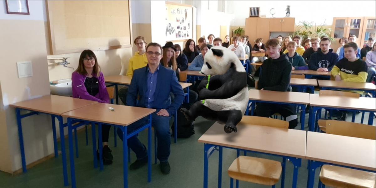 Wirtualna panda pojawiła się m.in. na zajęciach maturzystów z Olsztyna w IV LO